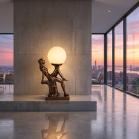 Lampe de table en bronze style Art déco, statue de femme allongée, artisanale, avec globe givré, sculpture en bronze