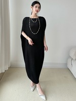 Gaun Pendek Plus Size Wanita Miyake Lipit Tidak Beraturan Longgar Kasual Pesta Malam Pinggang Alami 100% Poliester Model Kelelawar Dewasa