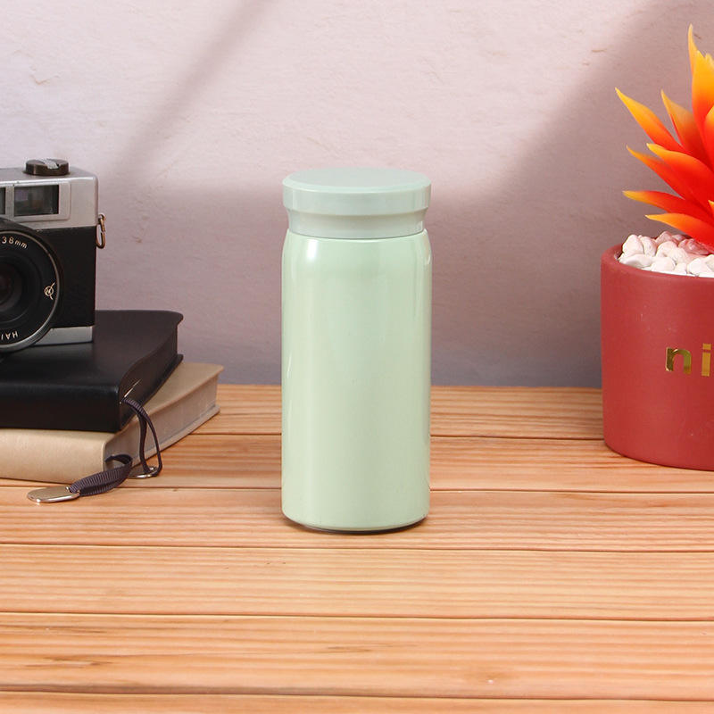 สีเขียวอ่อน