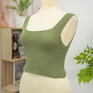 Top corto de punto 100% acrílico antiarrugas de color liso con cuello de punto, estilo sencillo, tejido en Vietnam - Product Image 6