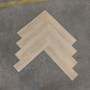 Le matériau SPC de sol à chevrons SPC 5mm bon marché est résistant à l'usure et à la compression pour les bureaux et autres lieux publics - Product Image 3