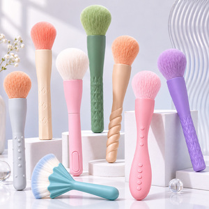 Brocha para Polvo de Maquillaje con Cerdas Suaves en Forma de Abanico y Diseño de Carcasa Moderno para Aplicación Profesional - Product Image 1