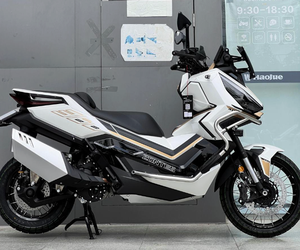 Scooter de Gasolina <span class=keywords><strong>Zontes</strong></span> 368g Usado - <span class=keywords><strong>Segunda</strong></span> <span class=keywords><strong>Mano</strong></span> de Alta Calidad con Experiencia de Conducción Cómoda - Product Image 4