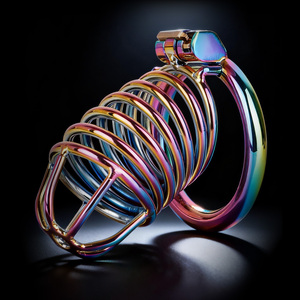 Jaula de Castidad Masculina de Acero Inoxidable Iridiscente Colorida con 3 Anillos Intercambiables, Dispositivo de Bloqueo de Pene BDSM para Hombres Adultos - Product Image 1