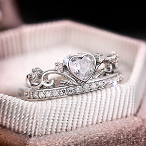 T0783 Anello da Donna in Oro Bianco con Diamante Taglio a Cuore, Anello di Fidanzamento con Diamante Naturale Colore G e Pietre Laterali - Product Image 3