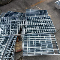 Grille en acier galvanisé à chaud G303/30/100 pour plateforme, passerelle, couvercle de tranchée, panneaux de grille standard 6000*1000 mm