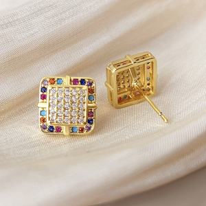 ต่างหูเพชรทรงสี่เหลี่ยมชุบทอง 18K ประดับเพชรคิวบิกเซอร์โคเนียเต็มเม็ด สำหรับผู้หญิงใส่ทุกวัน ขายส่งหลายแบบ - Product Image 5