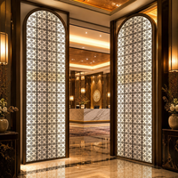 Paravent de luxe arqué rétroéclairé à motif ajouré chinois, sur mesure pour hall d'hôtel