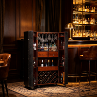 Vintage Schwarzer Leder-Weinschrank mit Rädern Retro Mobiler Barschrank Whisky-Aufbewahrung Vitrine für Heim-Bar-Möbel