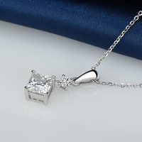 Collier tendance en argent 925 avec pendentif en moissanite taille princesse