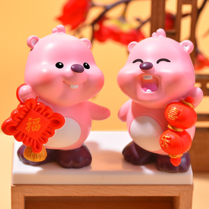 ตุ๊กตาทันุกิสีชมพู ยี่ห้อ Yu Mo Craft ของสะสม ของตกแต่ง ของขวัญปีใหม่ ของตกแต่งสำหรับทุกเพศ ผลิตในจีน - Product Image 4