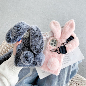 Bandoulière en fourrure en peluche pour <span class=keywords><strong>iPhone</strong></span> <span class=keywords><strong>12</strong></span> <span class=keywords><strong>Mini</strong></span> 11 13 14 15 Pro Max XS Max XR X SE 2022 6S 6 7 8 Plus Couverture de lanière de cou - Product Image 4