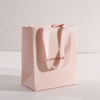 Sac fourre-tout personnalisé avec ruban de couleur et logo sur mesure pour l'emballage de cosmétiques et de shampoings, sac cadeau en papier spécial