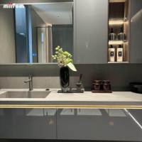 Ensemble de meubles de salle de bain intégrés avec vasque et comptoir laqués haute brillance, armoire de rangement murale avec miroir intelligent