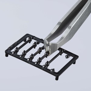 Pinzas de corte Knipex de grado industrial con punta lisa, resistentes a la corrosión, de acero inoxidable, para microensamblaje - Product Image 1