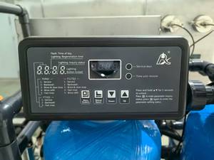 Adoucisseur d'eau central intelligent à technologie de résine échangeuse d'ions, régénération automatique, élimine les ions calcium et magnésium, usage domestique - Product Image 3
