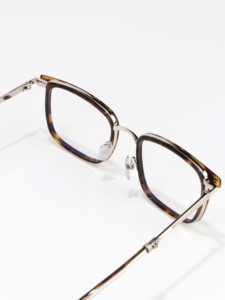 Lunettes de vue de luxe pour hommes et femmes, montures personnalisées tendance pour fêtes, verres correcteurs universels adaptés à toutes les formes de visage, fabrication à Shenzhen - Product Image 6