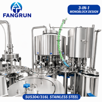 Machine de remplissage automatique d'eau potable pure minérale en bouteilles PET et en verre, facile à utiliser, avec fonctions de rinçage, de remplissage et de bouchage.