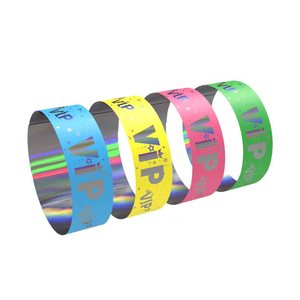 Bracelets personnalisés haut de gamme en PVC et Tyvek imperméables, lumineux et phosphorescents pour événements sportifs - Product Image 6