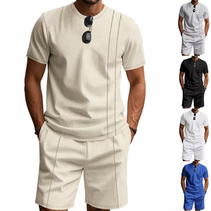 Conjunto informal de 2 piezas para hombre, camiseta de manga corta con cuello redondo, pantalones cortos sueltos, conjunto deportivo - Product Image 1