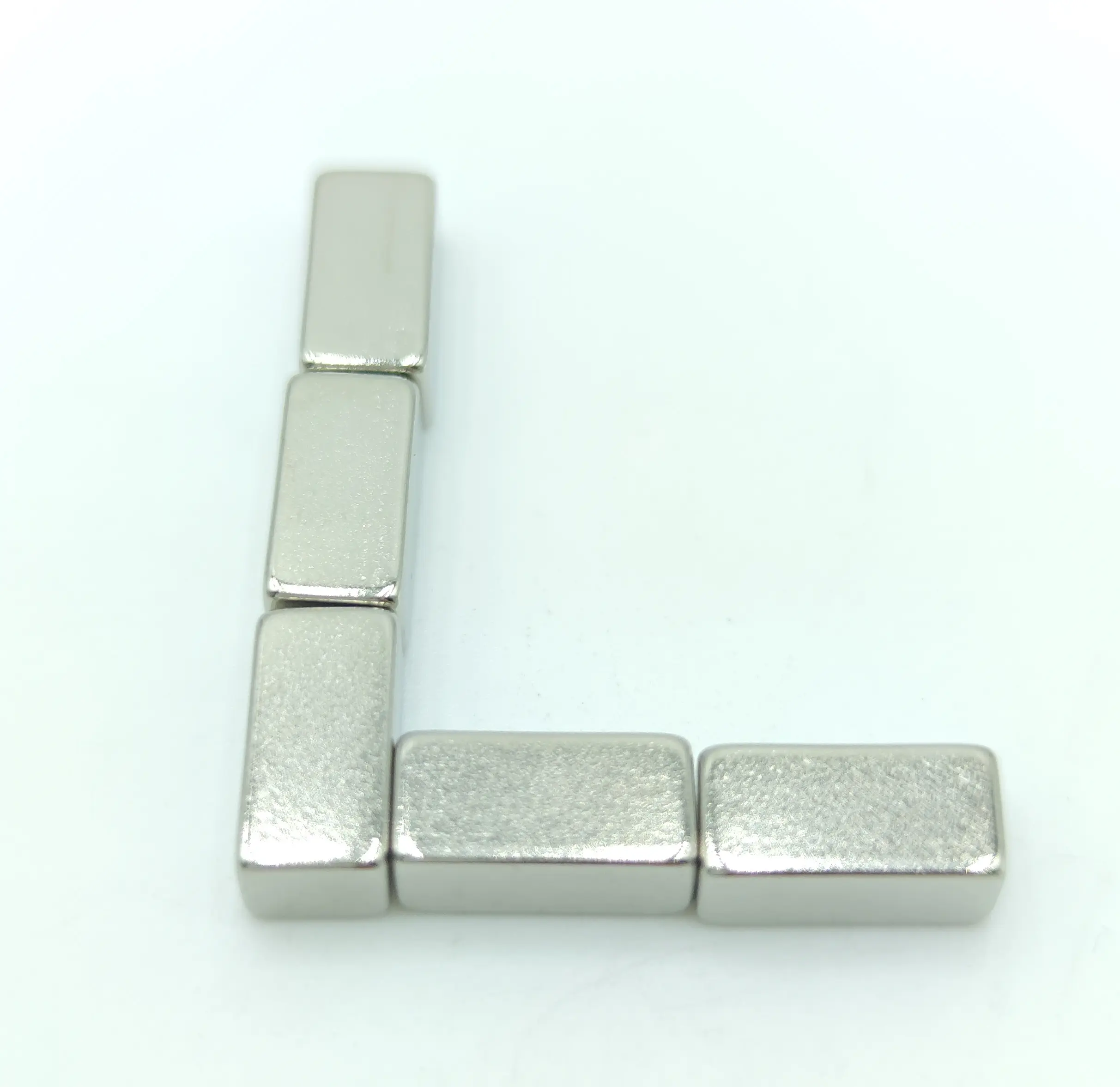N40 ndfeb magneti forte magnete al neodimio per la vendita cubi di blocchi magnetici piccoli quadrati di terre rare magnete