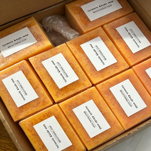 สบู่ขมิ้นผสมโคจิกแอซิด แบรนด์ส่วนตัว สำหรับใต้วงแขน ลดจุดด่างดำ บริเวณบิกินี่ ขายส่ง - Product Image 3