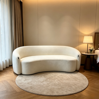 Canapé inclinable trois places nordique rembourré avec rembourrage en éponge, design incurvé pour salons d'appartements et de villas