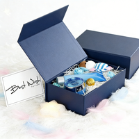 Boîte-cadeau d'emballage pliant magnétique de luxe à rabat ouvert avec impression personnalisée doublure éponge en carton rigide pour vêtements bonnet marchandises en papier