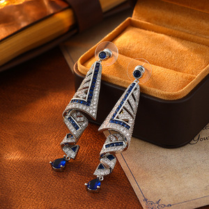 Boucles d'oreilles clous luxueuses et simples pour femmes, boucles d'oreilles tendance, bijoux uniques, vente en gros <span class=keywords><strong>Ooni</strong></span> pour femmes. - Product Image 1
