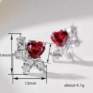 Orecchini Kozi a forma di cuore rosso con accenti di diamanti per le donne, gioielli romantici alla moda, materiale in lega - Product Image 6