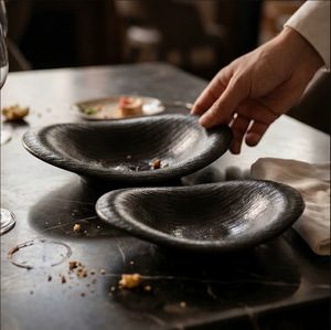 Platos de Cena de Cerámica Irregulares con Textura de Roca Negra Mate, Vajilla de Alta Gama con Logotipo Personalizado para Restaurantes Occidentales y Hoteles de Lujo - Product Image 5