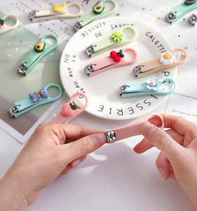 Cortauñas plegable con dibujos animados para niños, cortador <span class=keywords><strong>de</strong></span> <span class=keywords><strong>uñas</strong></span> portátil con frutas, animales, antisalpicaduras, para manicura - Product Image 2