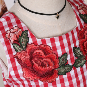 ชุดเดรสเด็กผู้หญิงลายสก็อตปักลายดอกไม้ ดีไซน์ใหม่ ขายส่งสำหรับร้านบูติก - Product Image 5