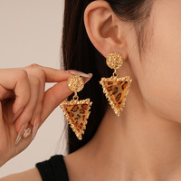 Boucles d'oreilles clous géométriques en alliage plaqué argent pour femmes, style européen et américain, cœur d'amour, style luxe léger exagéré