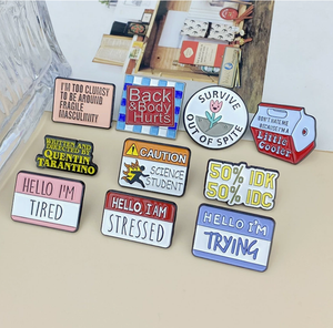Spille smaltate con slogan di dialogo 'Hello I Am Stressed Tired Trying Relieve Stress', spille per vestiti, regalo per donna, amica, gioielli - Product Image 2