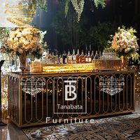 Comptoir de bar de restaurant en acier inoxydable avec structure en métal doré et dessus en verre
