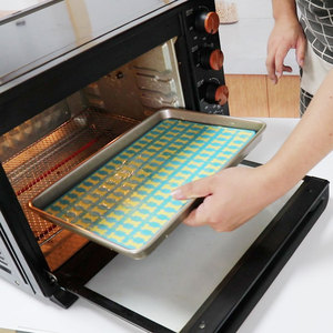 Nouvelle Arrivée Tendance Feuille De Chanvre Silicone Gâteau Bonbons Moules avec 70 Cavités En Forme De Feuille pour Pot Chocolat Bonbons Gummy - Product Image 2