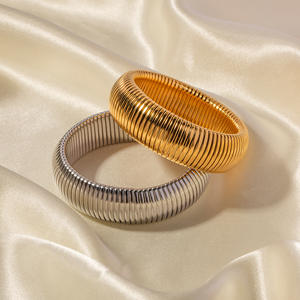 Pulsera Punk grande gruesa <span class=keywords><strong>de</strong></span> <span class=keywords><strong>tres</strong></span> capas para mujer, resistente al agua, chapado en oro <span class=keywords><strong>de</strong></span> 18K, <span class=keywords><strong>de</strong></span> acero inoxidable, Hip Hop, joyería que no se deslustra - Product Image 4