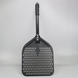 Pelle à <span class=keywords><strong>pizza</strong></span> légère en aluminium avec poignée résistante à <span class=keywords><strong>la</strong></span> chaleur, bord ultra-fin pour des transferts faciles dans les fours à <span class=keywords><strong>pizza</strong></span> extérieurs - Product Image 4