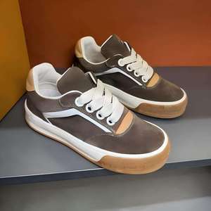 Chaussures de course basses en cuir personnalisables avec logo pour hommes, style basketball, noires, légères, pour la marche quotidienne - Product Image 1
