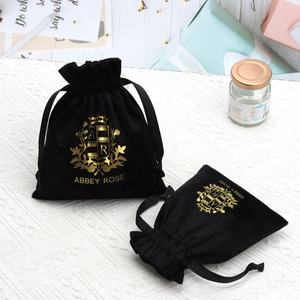 <span class=keywords><strong>Mini</strong></span> montre à bijoux en velours imprimée avec logo personnalisé sac de rangement pour parfum emballage cadeau de luxe <span class=keywords><strong>pochette</strong></span> à bijoux en velours avec cordon de serrage - Product Image 2