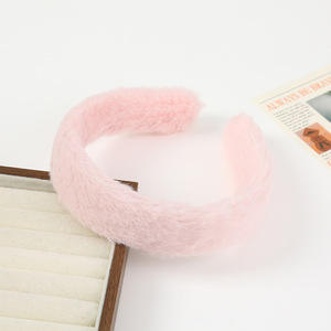 Serre-tête en peluche couleur bonbon pour l'automne et l'hiver, bandeau simple en fourrure, accessoires capillaires en peluche couleur unie DIY pour femmes - Product Image 3