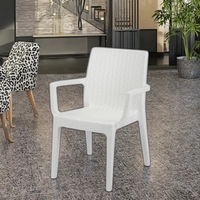Chaise de salle à manger en plastique PP de style nordique Corde tissée à haut dossier Conception minimaliste empilable pour une utilisation en plein air dans un hôtel Caractéristiques Refroidissement