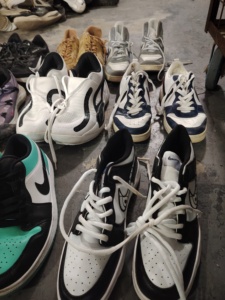 Ballots de chaussures de qualité mixte de marques premium, vêtements usagés - Ballots de chaussures et de vêtements - Product Image 2