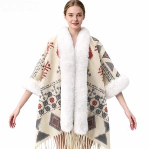 Élégante Cape en Fausse Fourrure Tricotée avec Pompons, Poncho Chaud et Chic pour Noël, Nouvel An et Rendez-vous Galants - Product Image 5