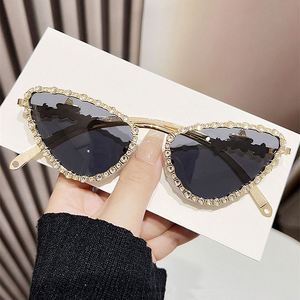 Gafas de Sol de Lujo 2025 con Patillas Metálicas en Forma de Estrella, Protección UV400, Diseño Ojo de Gato con Diamantes para Mujer - Product Image 1
