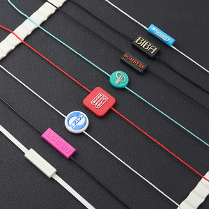 Etiquetas Colgantes de Plástico Personalizadas para Ropa, Rectangulares, Multicolores, con Logotipo de Marca, de Uso General para Zapatos y Ropa de Interior - Product Image 1