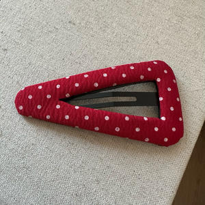 กิ๊บติดผมผ้าลายจุดสไตล์เกาหลี กิ๊บติดผมทรงสามเหลี่ยม กิ๊บบีบี แฮนด์เมด - Product Image 5