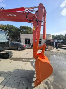 Miniexcavadora HITACHI ZX70 Usada de Japón, Pocas Horas de Uso, Excelente Estado, en Oferta - Product Image 3