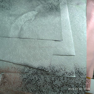 Guangzhou Paper Factory 125g Feuille d'aluminium argentée enduite de papier gaufré pour papier de couverture de panneau de gâteau Matériel d'emballage cadeau - Product Image 5